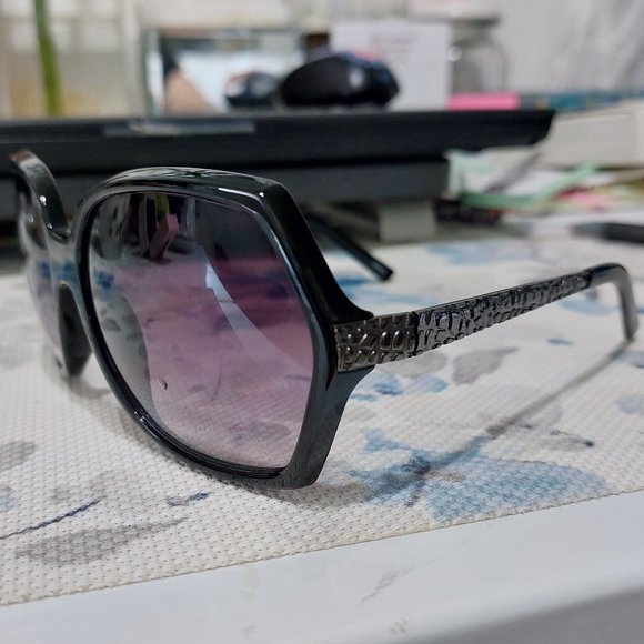 Beautiful Geometric Black Sunglasses Perfect Summer Shades Trendy Chic Cute - Picture 3 of 7